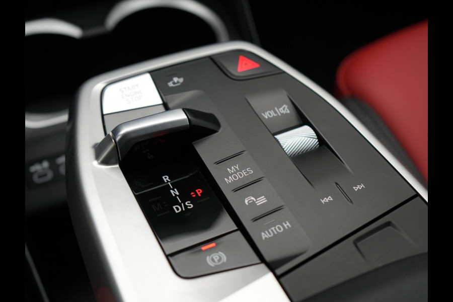 BMW X1 xDrive25e M-Sport Plug in Hybrid 245pk Dealer O.H | PHEV | Adaptive Cruise | Head-up Display | 360 Camera | Harman Kardon | Carplay | Lederen Sportstoelen Verwarmd | Sfeerverlichting |