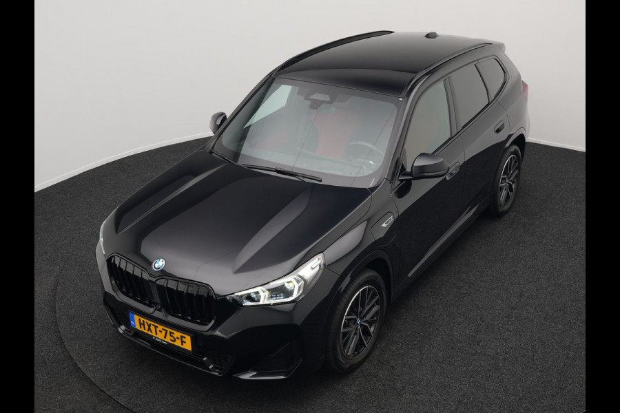 BMW X1 xDrive25e M-Sport Plug in Hybrid 245pk Dealer O.H | PHEV | Adaptive Cruise | Head-up Display | 360 Camera | Harman Kardon | Carplay | Lederen Sportstoelen Verwarmd | Sfeerverlichting |