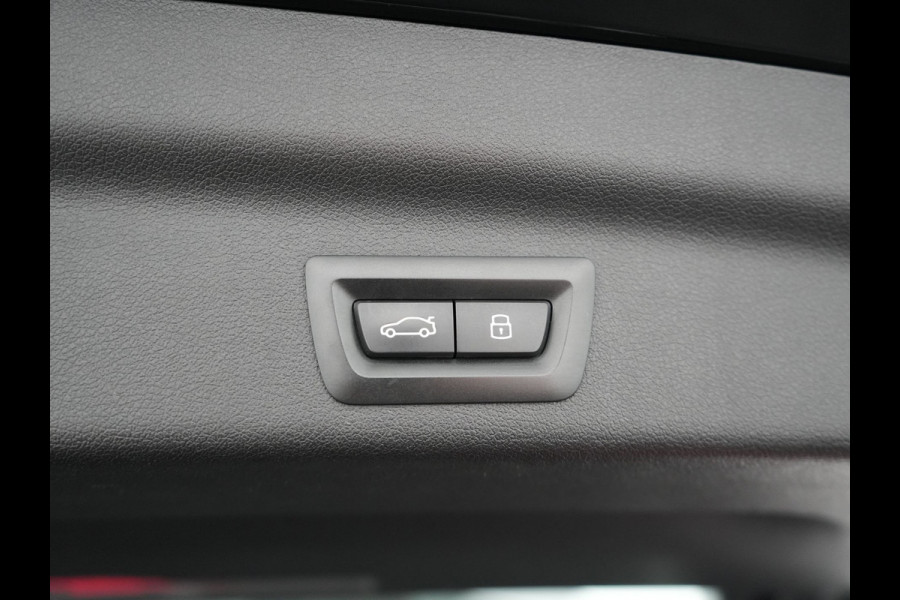 BMW X1 xDrive25e M-Sport Plug in Hybrid 245pk Dealer O.H | PHEV | Adaptive Cruise | Head-up Display | 360 Camera | Harman Kardon | Carplay | Lederen Sportstoelen Verwarmd | Sfeerverlichting |