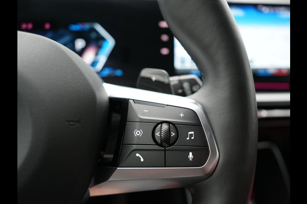 BMW X1 xDrive25e M-Sport Plug in Hybrid 245pk Dealer O.H | PHEV | Adaptive Cruise | Head-up Display | 360 Camera | Harman Kardon | Carplay | Lederen Sportstoelen Verwarmd | Sfeerverlichting |