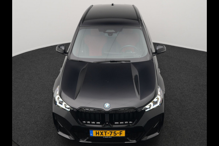 BMW X1 xDrive25e M-Sport Plug in Hybrid 245pk Dealer O.H | PHEV | Adaptive Cruise | Head-up Display | 360 Camera | Harman Kardon | Carplay | Lederen Sportstoelen Verwarmd | Sfeerverlichting |