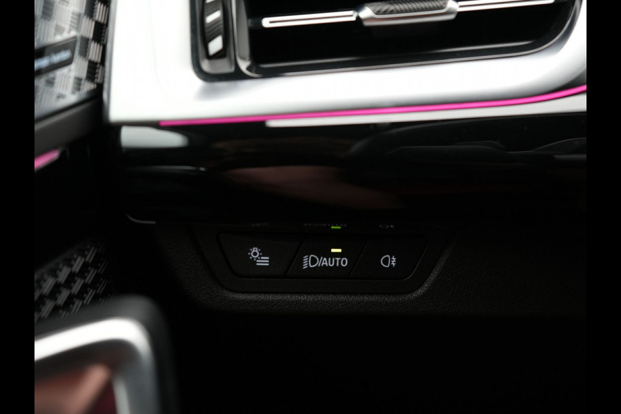 BMW X1 xDrive25e M-Sport Plug in Hybrid 245pk Dealer O.H | PHEV | Adaptive Cruise | Head-up Display | 360 Camera | Harman Kardon | Carplay | Lederen Sportstoelen Verwarmd | Sfeerverlichting |
