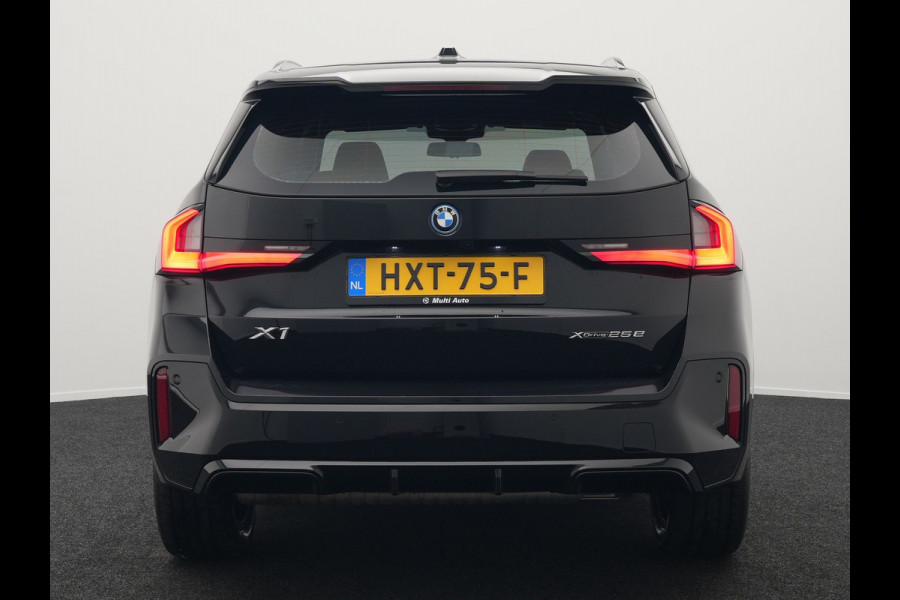 BMW X1 xDrive25e M-Sport Plug in Hybrid 245pk Dealer O.H | PHEV | Adaptive Cruise | Head-up Display | 360 Camera | Harman Kardon | Carplay | Lederen Sportstoelen Verwarmd | Sfeerverlichting |