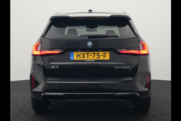 BMW X1 xDrive25e M-Sport Plug in Hybrid 245pk Dealer O.H | PHEV | Adaptive Cruise | Head-up Display | 360 Camera | Harman Kardon | Carplay | Lederen Sportstoelen Verwarmd | Sfeerverlichting |