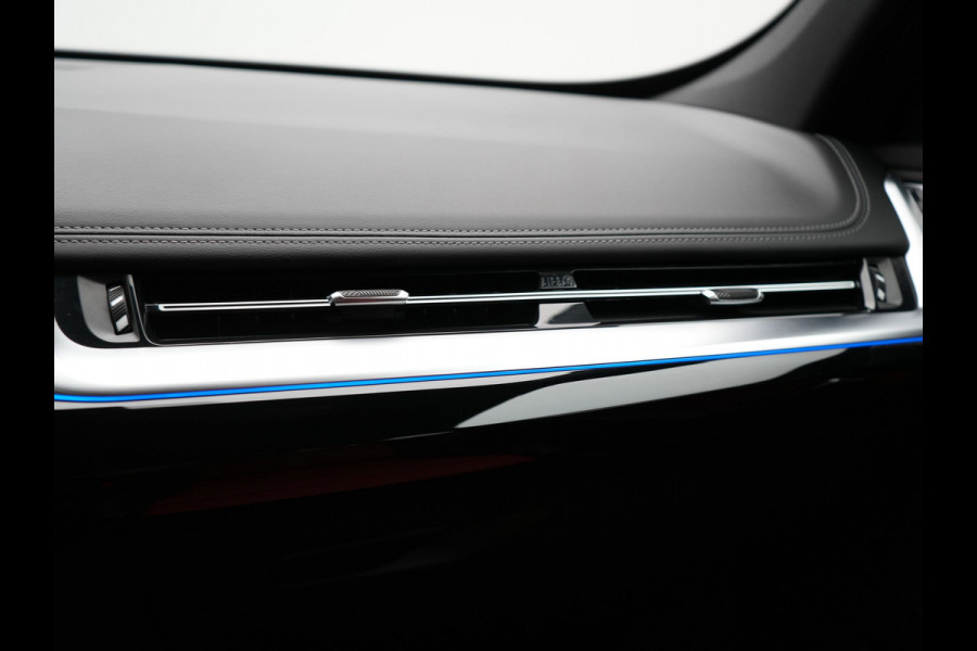 BMW X1 xDrive25e M-Sport Plug in Hybrid 245pk Dealer O.H | PHEV | Adaptive Cruise | Head-up Display | 360 Camera | Harman Kardon | Carplay | Lederen Sportstoelen Verwarmd | Sfeerverlichting |