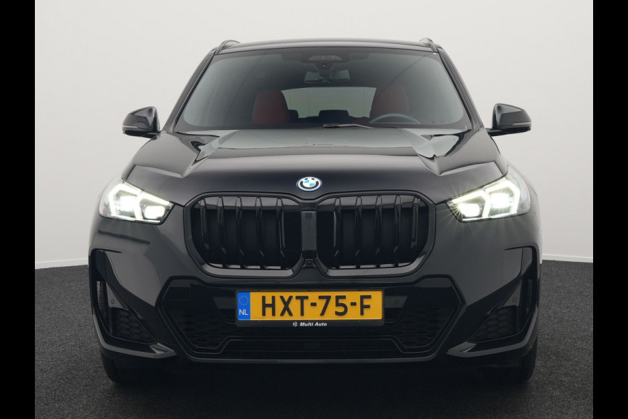 BMW X1 xDrive25e M-Sport Plug in Hybrid 245pk Dealer O.H | PHEV | Adaptive Cruise | Head-up Display | 360 Camera | Harman Kardon | Carplay | Lederen Sportstoelen Verwarmd | Sfeerverlichting |
