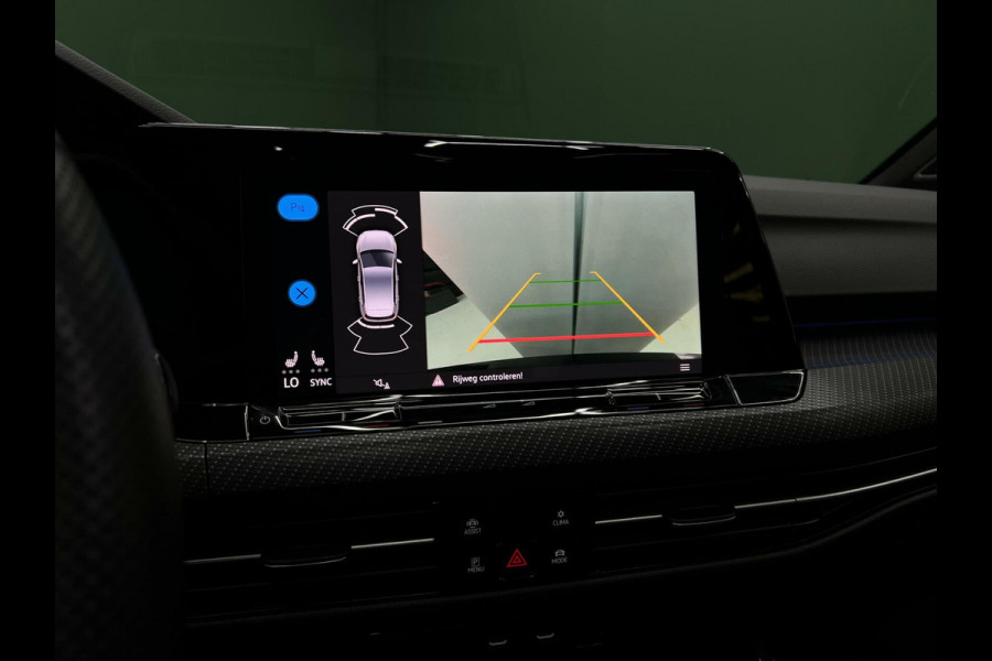 Volkswagen Golf 1.5 eTSI R-Line Camera | IQ | Pano | Sfeer
