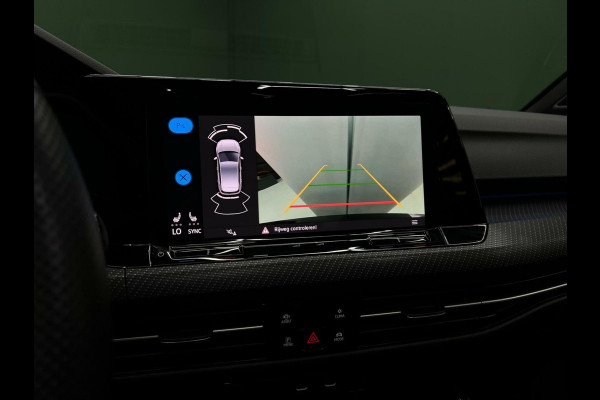 Volkswagen Golf 1.5 eTSI R-Line Camera | IQ | Pano | Sfeer