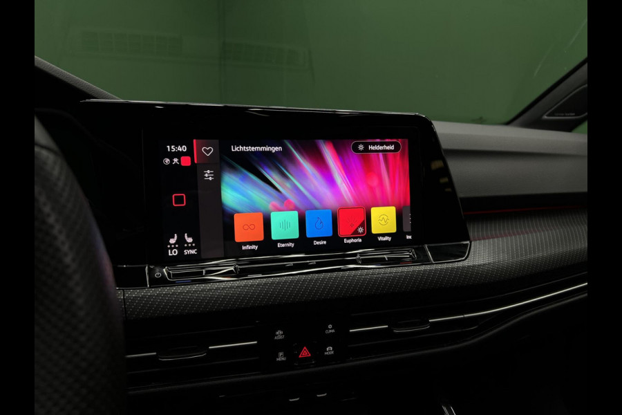 Volkswagen Golf 1.5 eTSI R-Line Camera | IQ | Pano | Sfeer