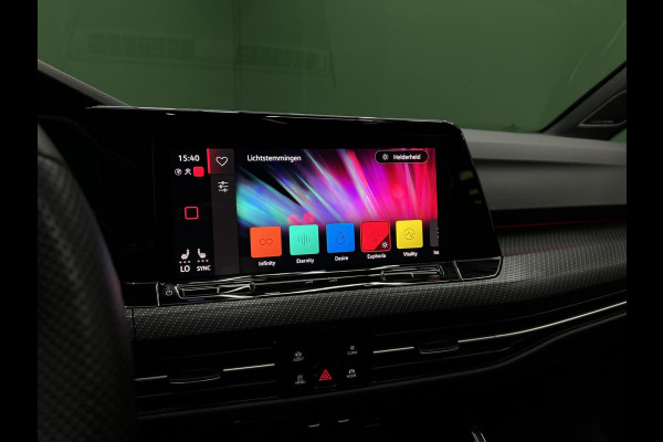 Volkswagen Golf 1.5 eTSI R-Line Camera | IQ | Pano | Sfeer