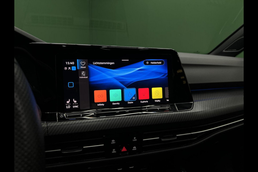 Volkswagen Golf 1.5 eTSI R-Line Camera | IQ | Pano | Sfeer