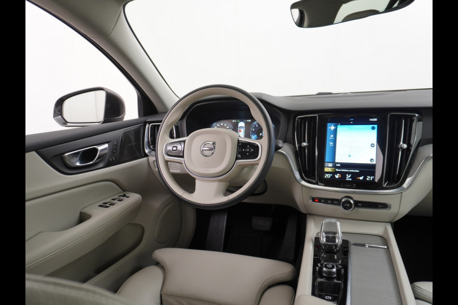 Volvo V60 2.0B3 AUT-7 177PK Inscription Leer MHEV Apple Carplay Android Auto Harman&Kardon Prem.Audio Camera Adap.Cruise Elek.Stoelen Stuu Lmv 18" Led Elek. Achterklep Regen-Lichtsensor Collision Avoidance Bluetooth Wifi 1e Eigenaar €50.755 Nieuwprijs Zeer compleet MHEV-Mild-Hybrid 1800kg trekvermogen