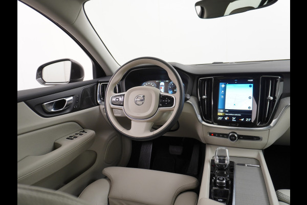 Volvo V60 2.0B3 AUT-7 177PK Inscription Leer MHEV Apple Carplay Android Auto Harman&Kardon Prem.Audio Camera Adap.Cruise Elek.Stoelen Stuu Lmv 18" Led Elek. Achterklep Regen-Lichtsensor Collision Avoidance Bluetooth Wifi 1e Eigenaar €50.755 Nieuwprijs Zeer compleet MHEV-Mild-Hybrid 1800kg trekvermogen