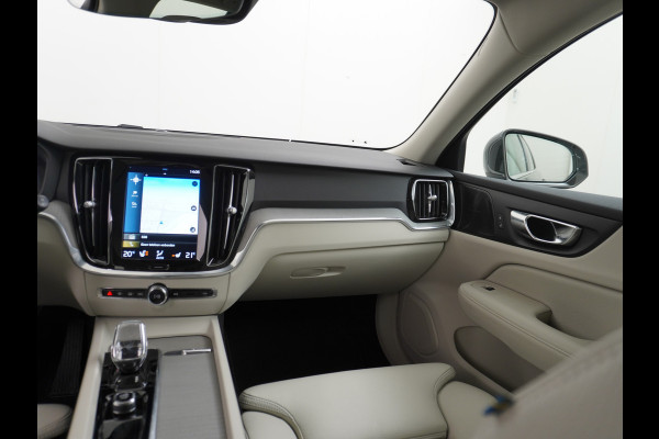 Volvo V60 2.0B3 AUT-7 177PK Inscription Leer MHEV Apple Carplay Android Auto Harman&Kardon Prem.Audio Camera Adap.Cruise Elek.Stoelen Stuu Lmv 18" Led Elek. Achterklep Regen-Lichtsensor Collision Avoidance Bluetooth Wifi 1e Eigenaar €50.755 Nieuwprijs Zeer compleet MHEV-Mild-Hybrid 1800kg trekvermogen