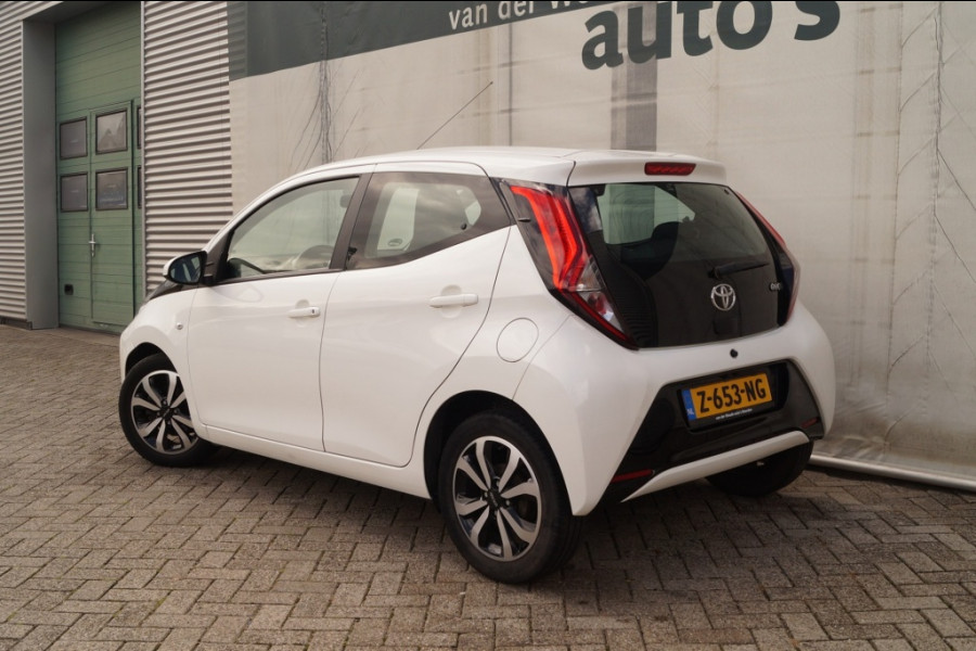 Toyota Aygo 1.0 VVT-i X-Fun Club -AIRCO-CAM-LMV-LED-