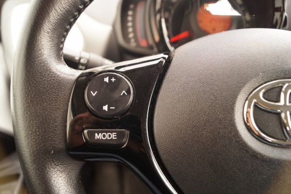 Toyota Aygo 1.0 VVT-i X-Fun Club -AIRCO-CAM-LMV-LED-