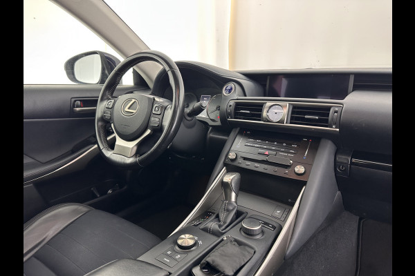 Lexus IS 300h Hybrid Business Line Aut. *PANO | LEATHER-MICROFIBRE | FULL-LED | NAVI-FULLMAP | HEATED-COMFORTSEATS | CAMERA | ECC | SHIFT-PADDLES | PDC | CRUISE | 17''ALU*
