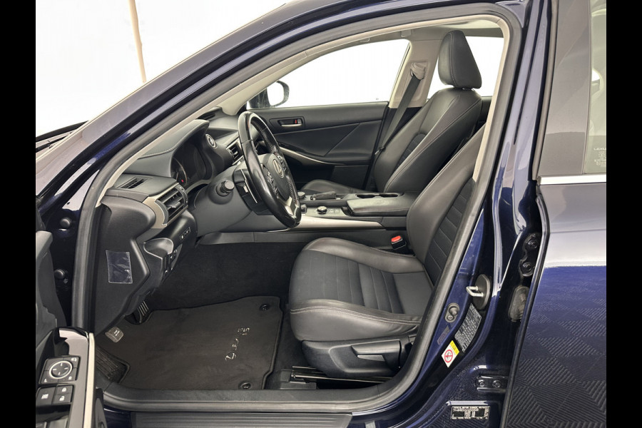 Lexus IS 300h Hybrid Business Line Aut. *PANO | LEATHER-MICROFIBRE | FULL-LED | NAVI-FULLMAP | HEATED-COMFORTSEATS | CAMERA | ECC | SHIFT-PADDLES | PDC | CRUISE | 17''ALU*