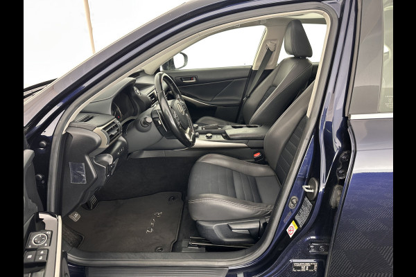 Lexus IS 300h Hybrid Business Line Aut. *PANO | LEATHER-MICROFIBRE | FULL-LED | NAVI-FULLMAP | HEATED-COMFORTSEATS | CAMERA | ECC | SHIFT-PADDLES | PDC | CRUISE | 17''ALU*