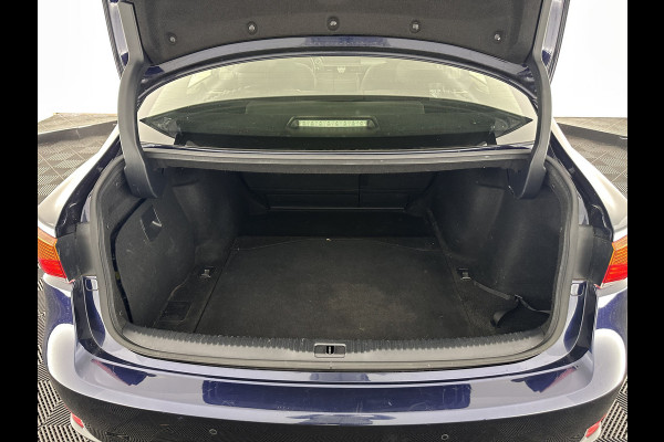 Lexus IS 300h Hybrid Business Line Aut. *PANO | LEATHER-MICROFIBRE | FULL-LED | NAVI-FULLMAP | HEATED-COMFORTSEATS | CAMERA | ECC | SHIFT-PADDLES | PDC | CRUISE | 17''ALU*