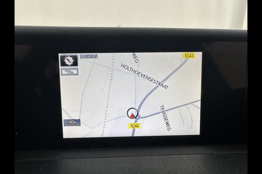 Lexus IS 300h Hybrid Business Line Aut. *PANO | LEATHER-MICROFIBRE | FULL-LED | NAVI-FULLMAP | HEATED-COMFORTSEATS | CAMERA | ECC | SHIFT-PADDLES | PDC | CRUISE | 17''ALU*