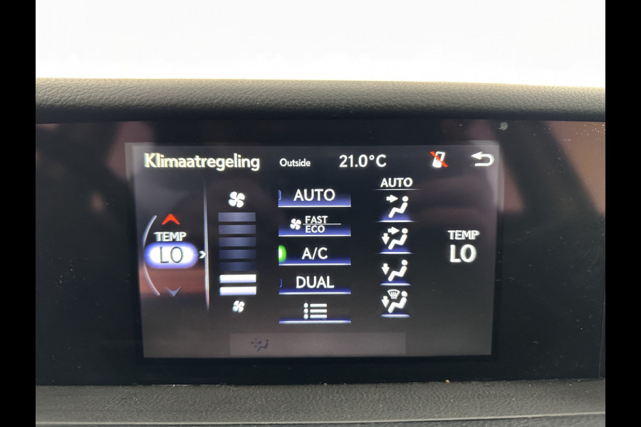 Lexus IS 300h Hybrid Business Line Aut. *PANO | LEATHER-MICROFIBRE | FULL-LED | NAVI-FULLMAP | HEATED-COMFORTSEATS | CAMERA | ECC | SHIFT-PADDLES | PDC | CRUISE | 17''ALU*