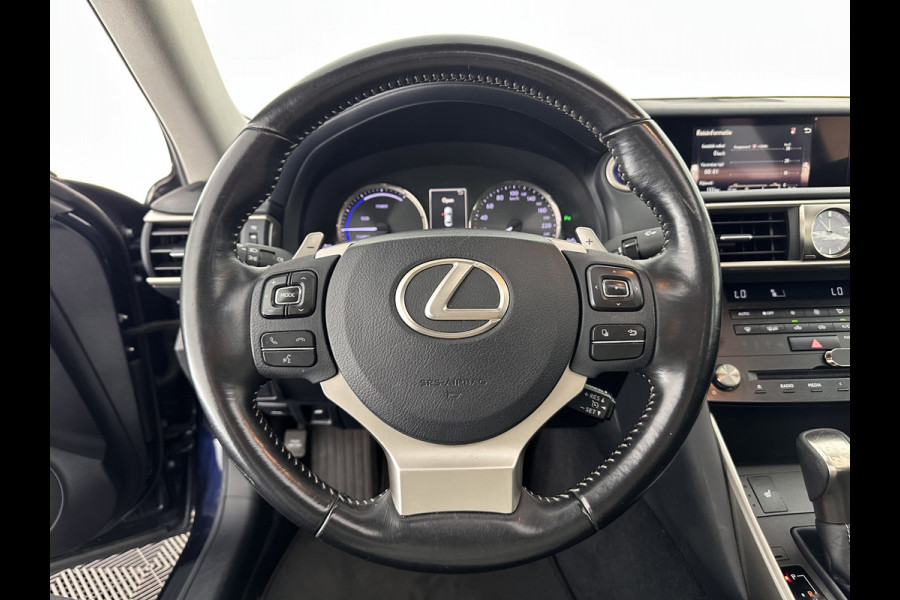 Lexus IS 300h Hybrid Business Line Aut. *PANO | LEATHER-MICROFIBRE | FULL-LED | NAVI-FULLMAP | HEATED-COMFORTSEATS | CAMERA | ECC | SHIFT-PADDLES | PDC | CRUISE | 17''ALU*