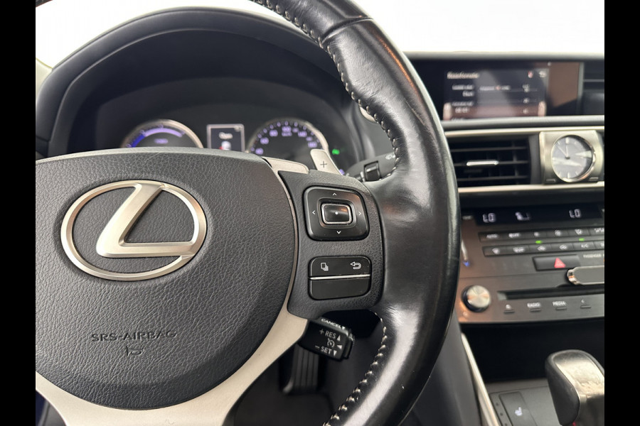 Lexus IS 300h Hybrid Business Line Aut. *PANO | LEATHER-MICROFIBRE | FULL-LED | NAVI-FULLMAP | HEATED-COMFORTSEATS | CAMERA | ECC | SHIFT-PADDLES | PDC | CRUISE | 17''ALU*