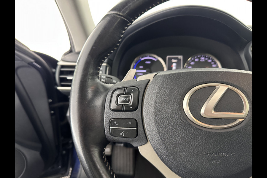 Lexus IS 300h Hybrid Business Line Aut. *PANO | LEATHER-MICROFIBRE | FULL-LED | NAVI-FULLMAP | HEATED-COMFORTSEATS | CAMERA | ECC | SHIFT-PADDLES | PDC | CRUISE | 17''ALU*