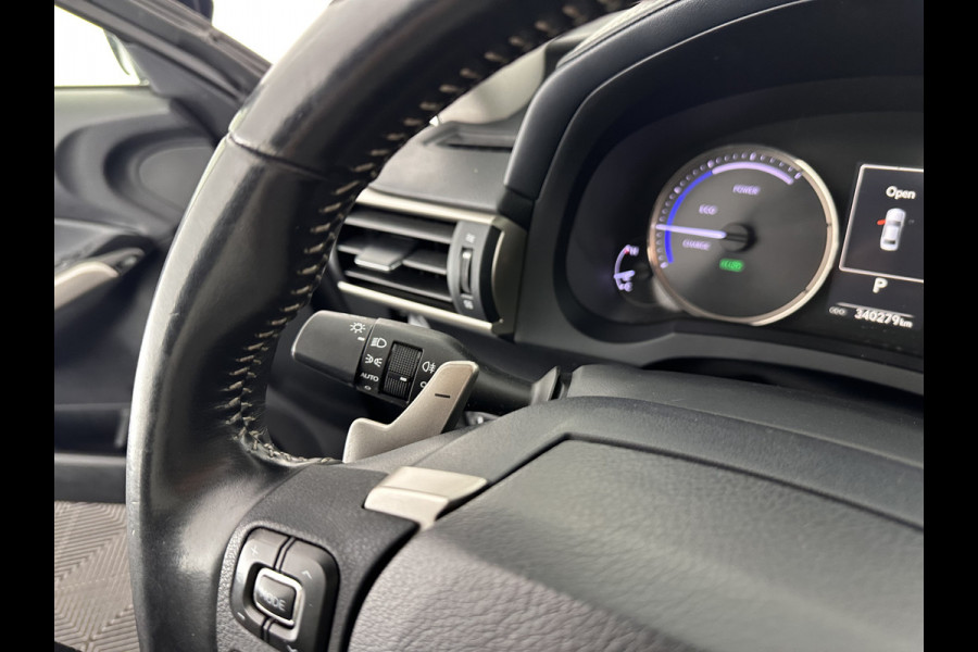 Lexus IS 300h Hybrid Business Line Aut. *PANO | LEATHER-MICROFIBRE | FULL-LED | NAVI-FULLMAP | HEATED-COMFORTSEATS | CAMERA | ECC | SHIFT-PADDLES | PDC | CRUISE | 17''ALU*