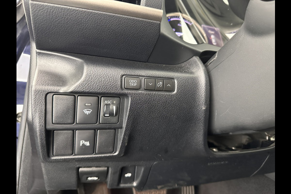 Lexus IS 300h Hybrid Business Line Aut. *PANO | LEATHER-MICROFIBRE | FULL-LED | NAVI-FULLMAP | HEATED-COMFORTSEATS | CAMERA | ECC | SHIFT-PADDLES | PDC | CRUISE | 17''ALU*