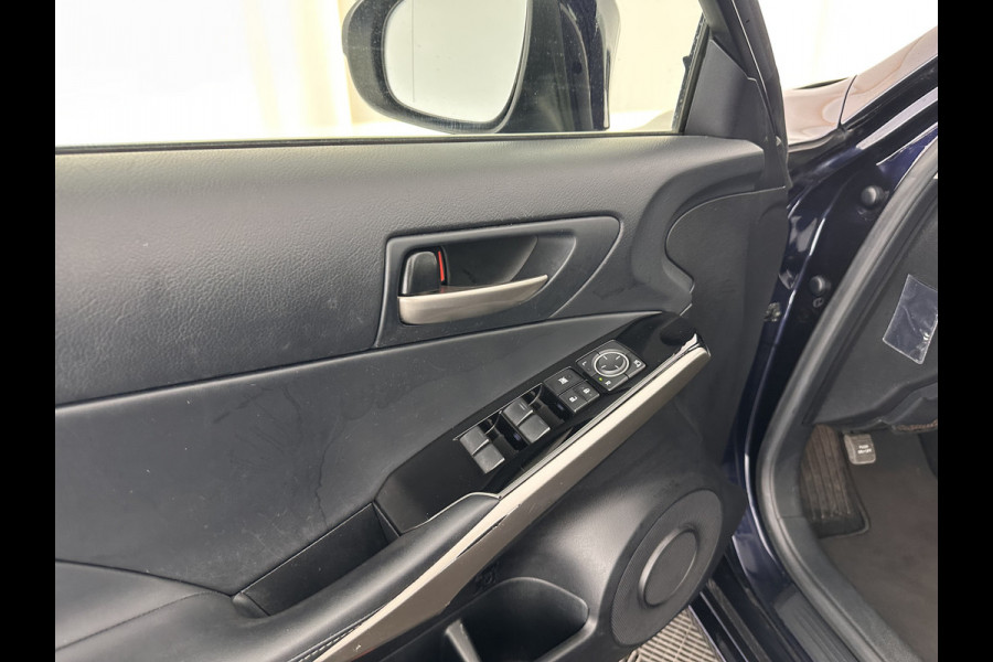 Lexus IS 300h Hybrid Business Line Aut. *PANO | LEATHER-MICROFIBRE | FULL-LED | NAVI-FULLMAP | HEATED-COMFORTSEATS | CAMERA | ECC | SHIFT-PADDLES | PDC | CRUISE | 17''ALU*