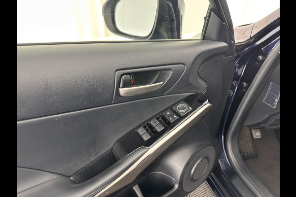 Lexus IS 300h Hybrid Business Line Aut. *PANO | LEATHER-MICROFIBRE | FULL-LED | NAVI-FULLMAP | HEATED-COMFORTSEATS | CAMERA | ECC | SHIFT-PADDLES | PDC | CRUISE | 17''ALU*