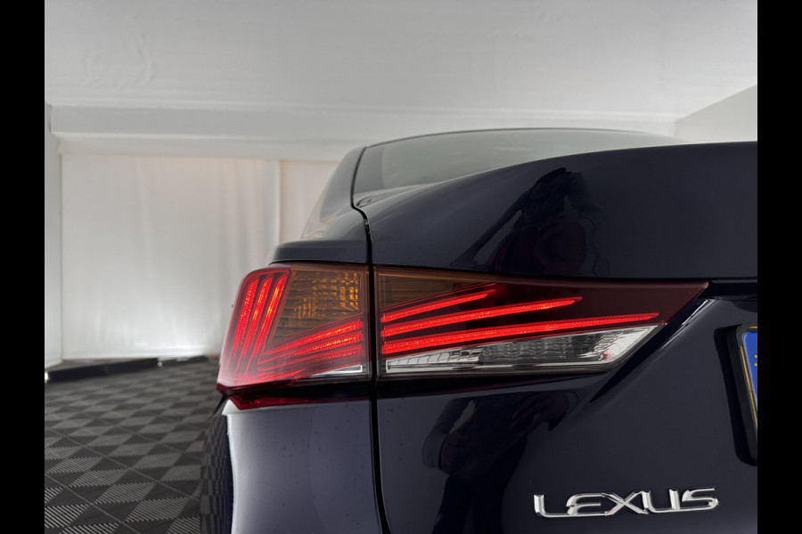 Lexus IS 300h Hybrid Business Line Aut. *PANO | LEATHER-MICROFIBRE | FULL-LED | NAVI-FULLMAP | HEATED-COMFORTSEATS | CAMERA | ECC | SHIFT-PADDLES | PDC | CRUISE | 17''ALU*