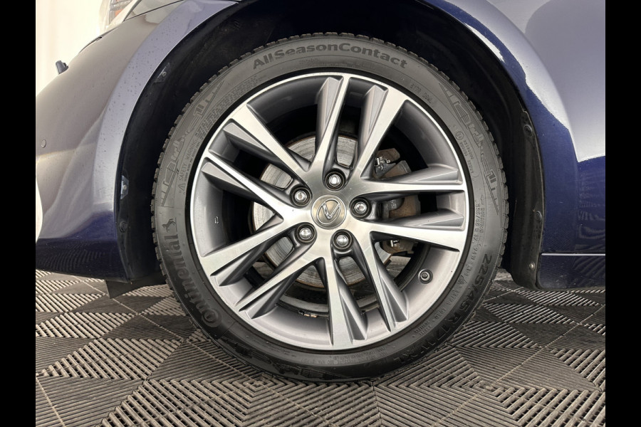 Lexus IS 300h Hybrid Business Line Aut. *PANO | LEATHER-MICROFIBRE | FULL-LED | NAVI-FULLMAP | HEATED-COMFORTSEATS | CAMERA | ECC | SHIFT-PADDLES | PDC | CRUISE | 17''ALU*