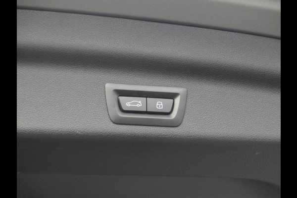 BMW iX1 eDrive20 67 kWh | M-Pakket | NL-Auto | Innovation Pack | BMW Individual Frozen Pure Grey |