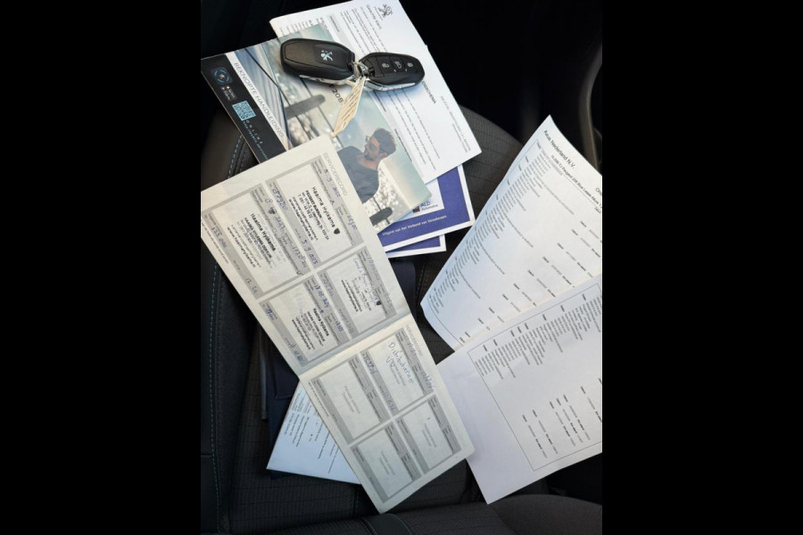 Peugeot 208 1.2 PureTech Blue Lease Allure| CRUISE | DIGITAL DASH | NWE DRIEM | CAMERA