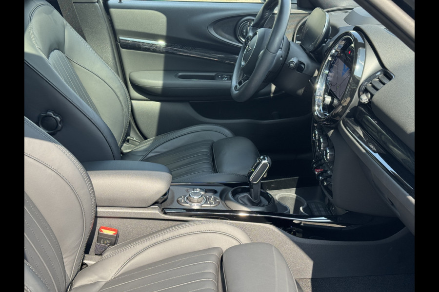 MINI Clubman 2.0 Cooper S ALL4 MINI Yours, adaptieve cruise control, Head-up, panoramadak,Leder, Camera. Een proefrit levert het bewijs. Neem contact op en we maken een afspraak!
