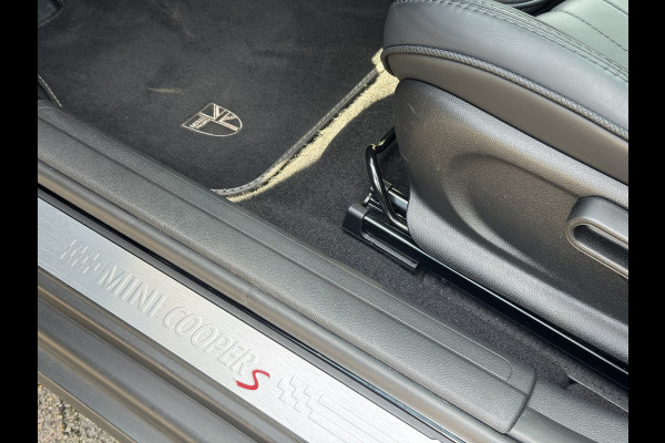 MINI Clubman 2.0 Cooper S ALL4 MINI Yours, adaptieve cruise control, Head-up, panoramadak,Leder, Camera. Een proefrit levert het bewijs. Neem contact op en we maken een afspraak!