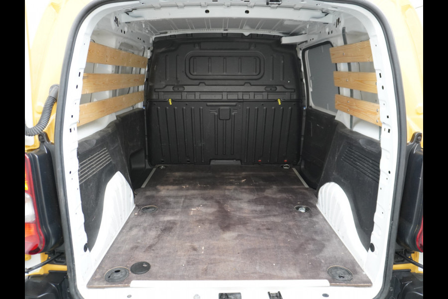 Opel Combo 1.5CDTI 9x Op voorraad! 3-Persoons Airco Cruise Control Bluetooth Elektr.ramen Elektr.spiegels+Verwarmd Centr.Vergr+ab. L1H1 Edi Schuifdeur Betonplex vloer Lat om Lat betimmering Origin. NLse auto, van binnen en buiten een Keurige Combo!