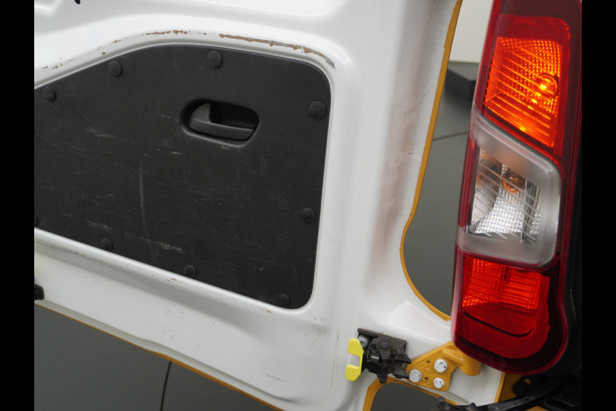 Opel Combo 1.5CDTI 9x Op voorraad! 3-Persoons Airco Cruise Control Bluetooth Elektr.ramen Elektr.spiegels+Verwarmd Centr.Vergr+ab. L1H1 Edi Schuifdeur Betonplex vloer Lat om Lat betimmering Origin. NLse auto, van binnen en buiten een Keurige Combo!