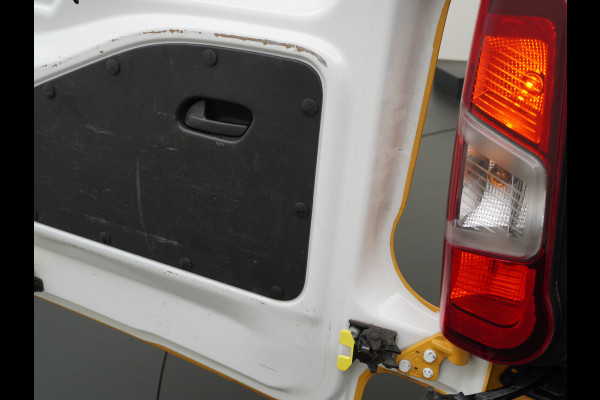 Opel Combo 1.5CDTI 9x Op voorraad! 3-Persoons Airco Cruise Control Bluetooth Elektr.ramen Elektr.spiegels+Verwarmd Centr.Vergr+ab. L1H1 Edi Schuifdeur Betonplex vloer Lat om Lat betimmering Origin. NLse auto, van binnen en buiten een Keurige Combo!