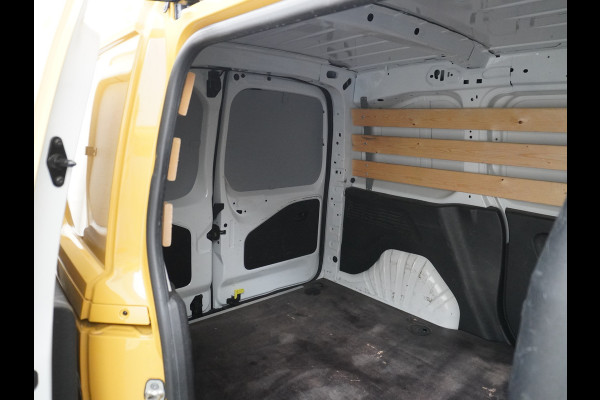 Opel Combo 1.5CDTI 9x Op voorraad! 3-Persoons Airco Cruise Control Bluetooth Elektr.ramen Elektr.spiegels+Verwarmd Centr.Vergr+ab. L1H1 Edi Schuifdeur Betonplex vloer Lat om Lat betimmering Origin. NLse auto, van binnen en buiten een Keurige Combo!
