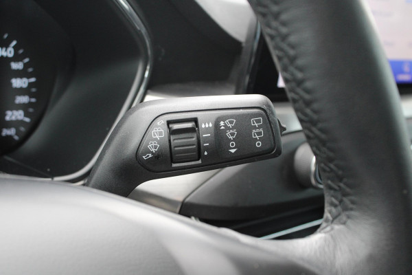 Ford FOCUS Wagon 1.0 EcoBoost Titanium Business | Winterpack | Cruise Control | Navigatie | Climate Control | Camera |