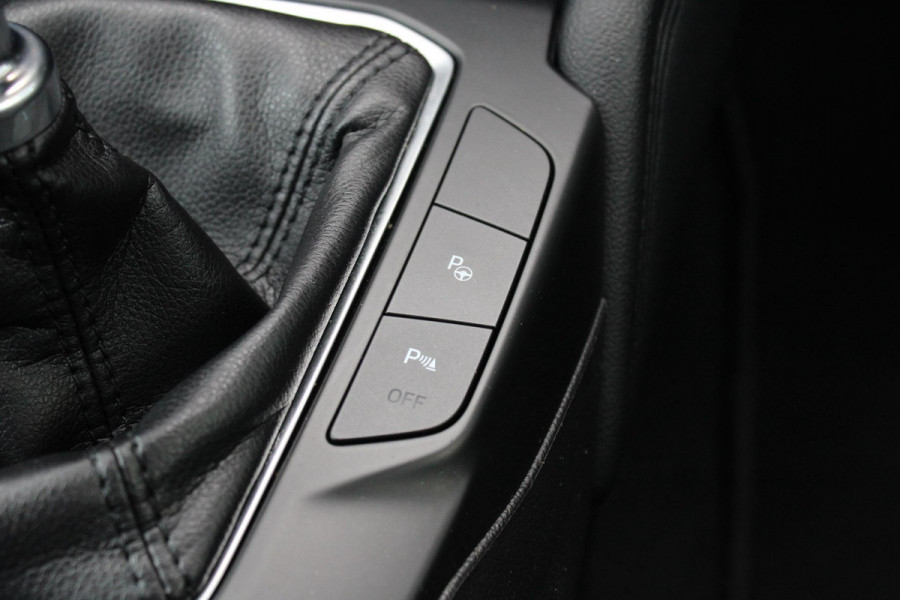Ford FOCUS Wagon 1.0 EcoBoost Titanium Business | Winterpack | Cruise Control | Navigatie | Climate Control | Camera |