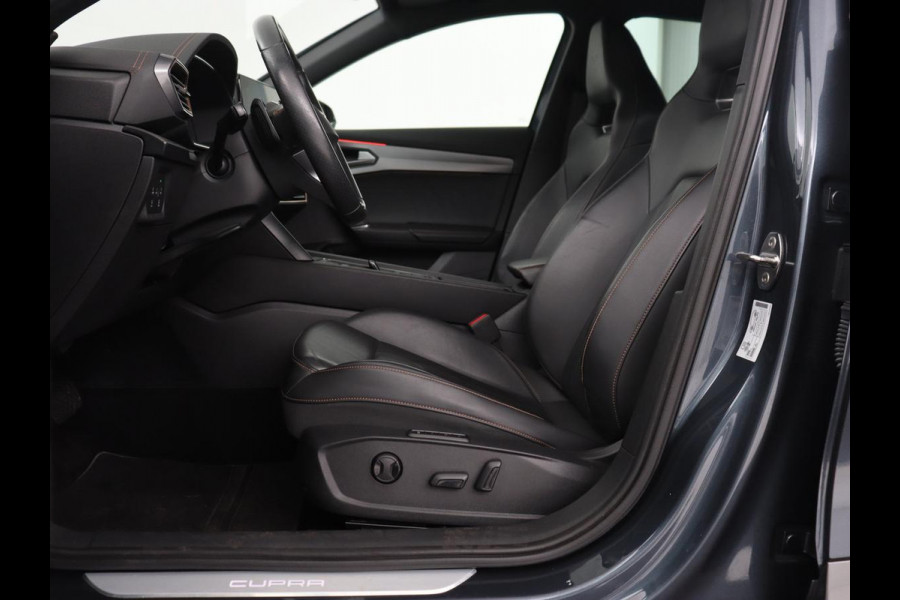 CUPRA Formentor 1.4 e-Hybrid | Leder | Trekhaak | Stoel & stuurverwarming | Carplay | Camera | Memory | Sfeerverlichting | Keyless | Full LED | PHEV