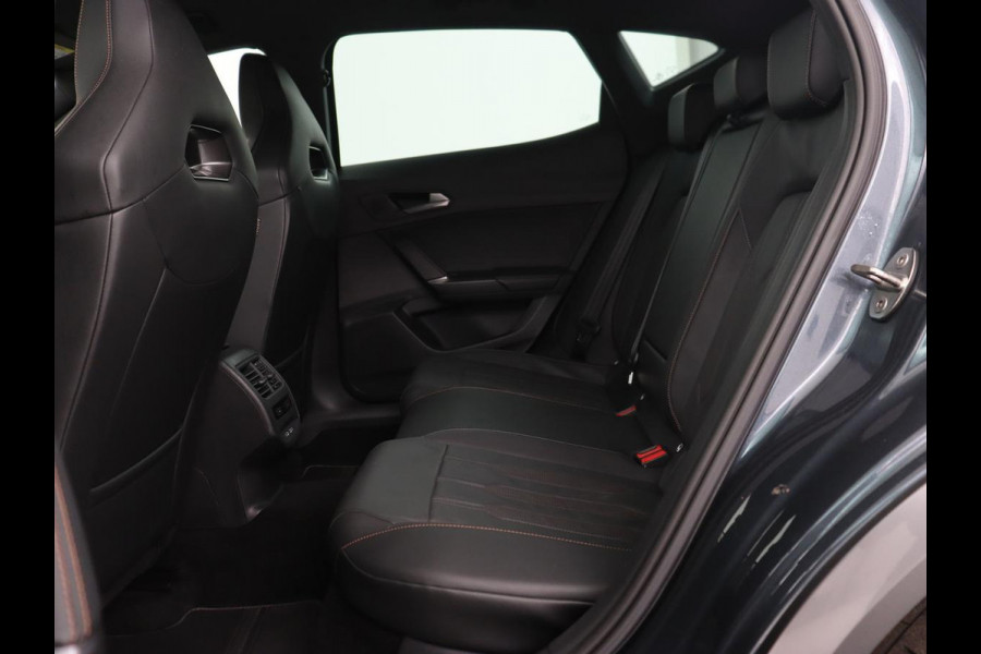 CUPRA Formentor 1.4 e-Hybrid | Leder | Trekhaak | Stoel & stuurverwarming | Carplay | Camera | Memory | Sfeerverlichting | Keyless | Full LED | PHEV
