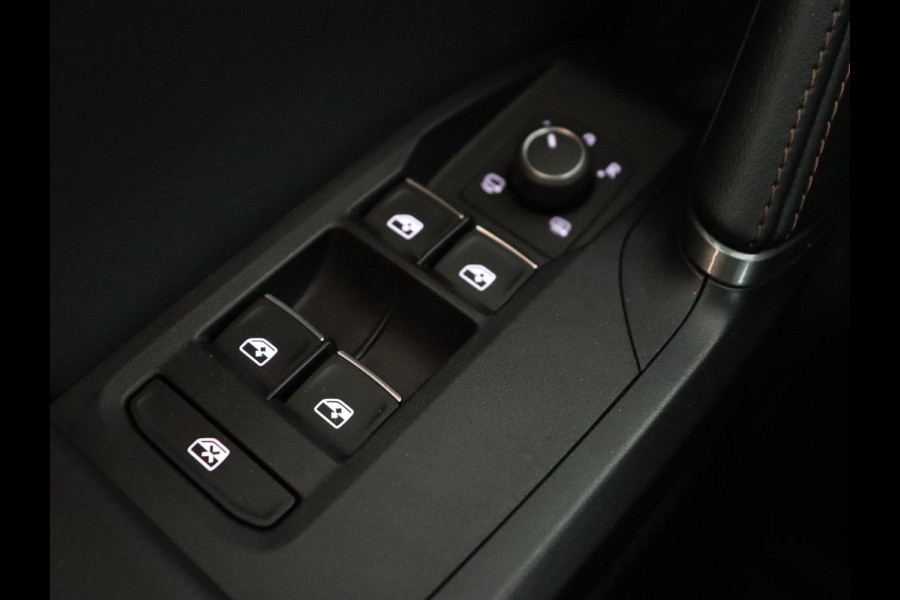 CUPRA Formentor 1.4 e-Hybrid | Leder | Trekhaak | Stoel & stuurverwarming | Carplay | Camera | Memory | Sfeerverlichting | Keyless | Full LED | PHEV