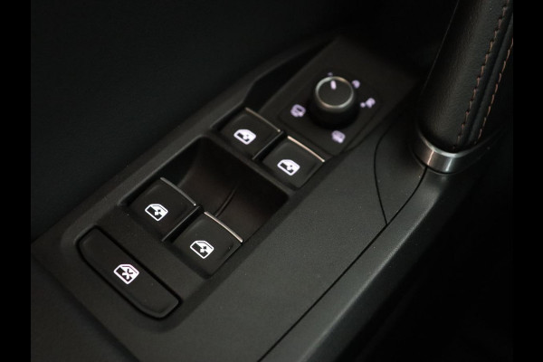 CUPRA Formentor 1.4 e-Hybrid | Leder | Trekhaak | Stoel & stuurverwarming | Carplay | Camera | Memory | Sfeerverlichting | Keyless | Full LED | PHEV