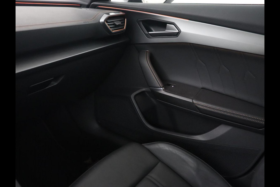 CUPRA Formentor 1.4 e-Hybrid | Leder | Trekhaak | Stoel & stuurverwarming | Carplay | Camera | Memory | Sfeerverlichting | Keyless | Full LED | PHEV